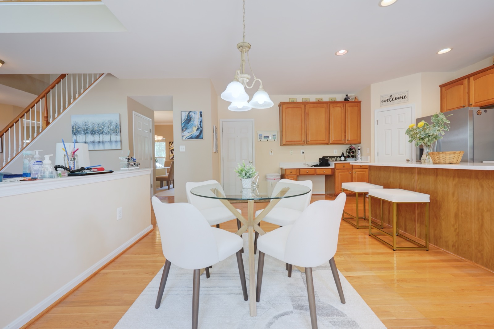 Breakfast nook, 5473 Loggerhead
